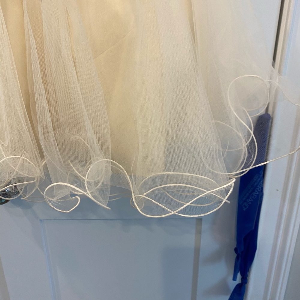 Morilee Beautiful off white formal lace dress - Picture 4 of 5